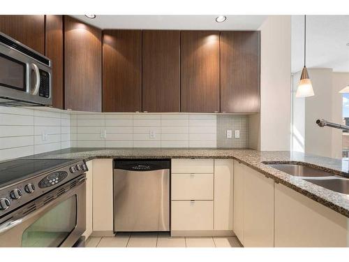 1103-788 12 Avenue Sw, Calgary, AB - Indoor Photo Showing Kitchen With Double Sink With Upgraded Kitchen