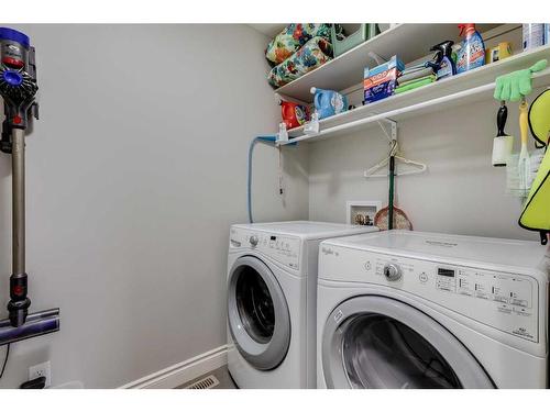 1093 Coopers Drive Sw, Airdrie, AB - Indoor Photo Showing Laundry Room