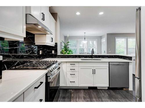 32 Chaparral Valley Terrace Se, Calgary, AB - Indoor Photo Showing Kitchen With Upgraded Kitchen