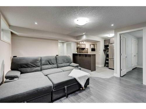 32 Chaparral Valley Terrace Se, Calgary, AB - Indoor Photo Showing Living Room