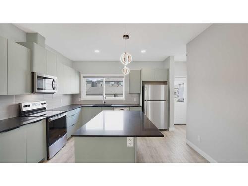 89 Corner Glen Row Ne, Calgary, AB - Indoor Photo Showing Kitchen