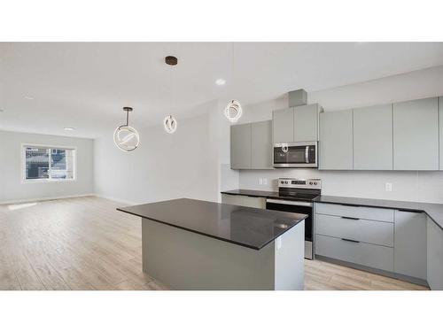 89 Corner Glen Row Ne, Calgary, AB - Indoor Photo Showing Kitchen