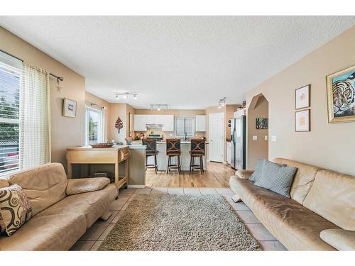 3311 Douglasdale Boulevard Se, Calgary, AB - Indoor Photo Showing Living Room