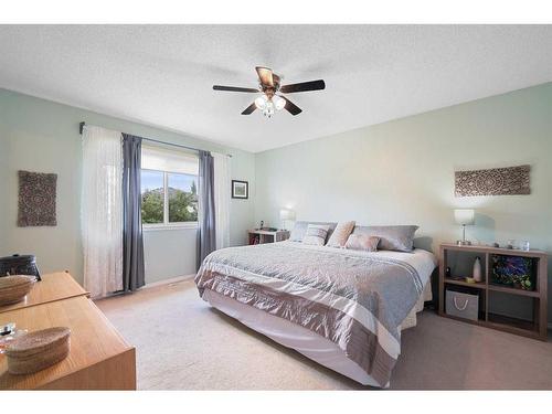 3311 Douglasdale Boulevard Se, Calgary, AB - Indoor Photo Showing Bedroom