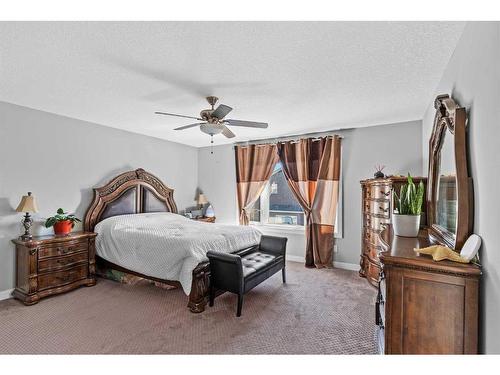 221 Corner Meadows Manor Ne, Calgary, AB - Indoor Photo Showing Bedroom