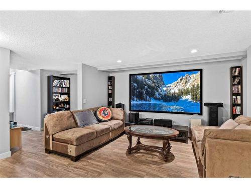 221 Corner Meadows Manor Ne, Calgary, AB - Indoor Photo Showing Living Room