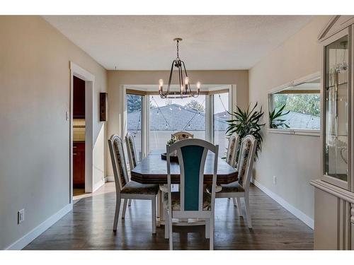 11008 Braton Place Sw, Calgary, AB - Indoor Photo Showing Dining Room