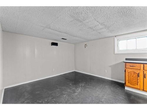 218 19 Avenue Nw, Calgary, AB - Indoor Photo Showing Other Room