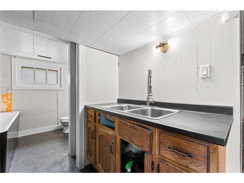 218 19 Avenue Nw, Calgary, AB - Indoor Photo Showing Kitchen With Double Sink