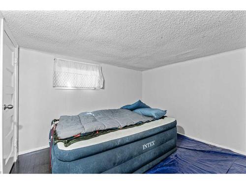 218 19 Avenue Nw, Calgary, AB - Indoor Photo Showing Bedroom