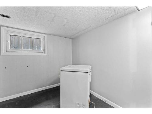 218 19 Avenue Nw, Calgary, AB - Indoor Photo Showing Other Room