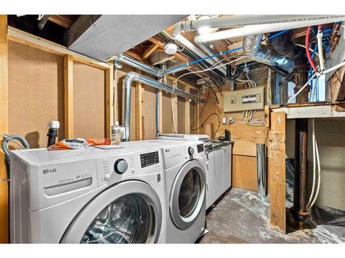 218 19 Avenue Nw, Calgary, AB - Indoor Photo Showing Laundry Room