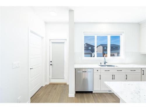 147 Dawson Harbour Hill, Chestermere, AB - Indoor Photo Showing Kitchen