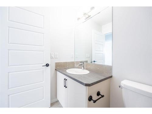 147 Dawson Harbour Hill, Chestermere, AB - Indoor Photo Showing Bathroom