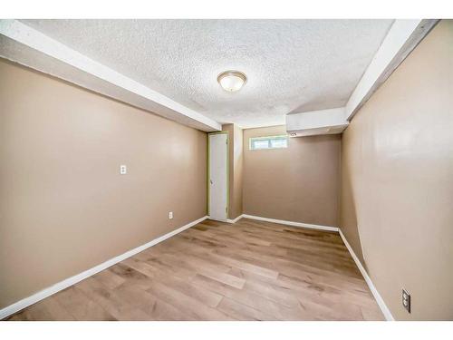 6043 8 Avenue Se, Calgary, AB - Indoor Photo Showing Other Room