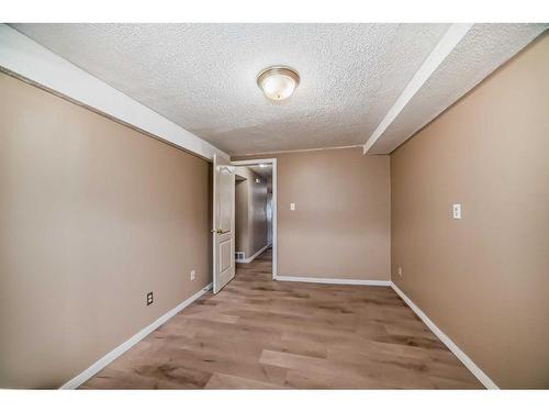 6043 8 Avenue Se, Calgary, AB - Indoor Photo Showing Other Room