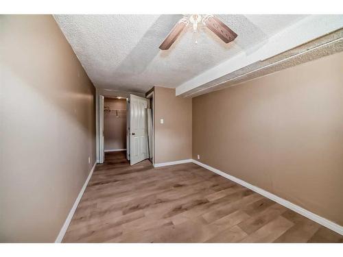 6043 8 Avenue Se, Calgary, AB - Indoor Photo Showing Other Room