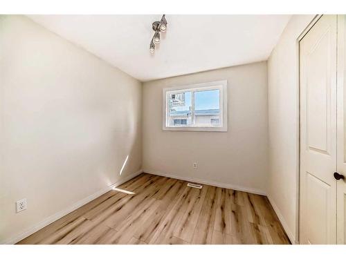 6043 8 Avenue Se, Calgary, AB - Indoor Photo Showing Other Room