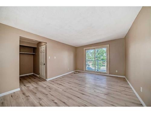 6043 8 Avenue Se, Calgary, AB - Indoor Photo Showing Other Room