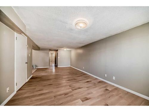 6043 8 Avenue Se, Calgary, AB - Indoor Photo Showing Other Room