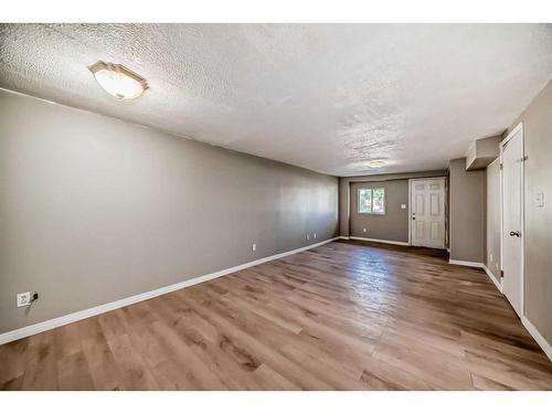 6043 8 Avenue Se, Calgary, AB - Indoor Photo Showing Other Room