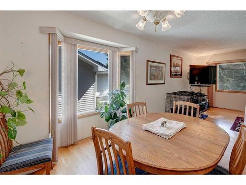 82 Gordon Drive Sw, Calgary, AB - Indoor Photo Showing Dining Room