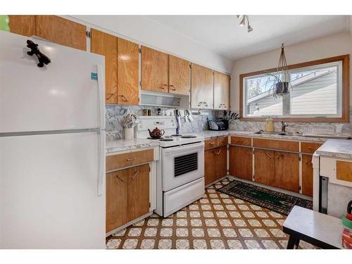 82 Gordon Drive Sw, Calgary, AB - Indoor Photo Showing Kitchen