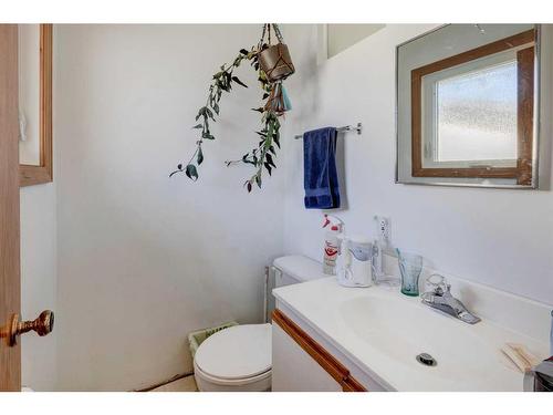 82 Gordon Drive Sw, Calgary, AB - Indoor Photo Showing Bathroom