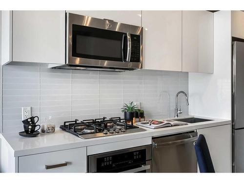 2605-1010 6 Street Sw, Calgary, AB - Indoor Photo Showing Kitchen With Stainless Steel Kitchen With Upgraded Kitchen