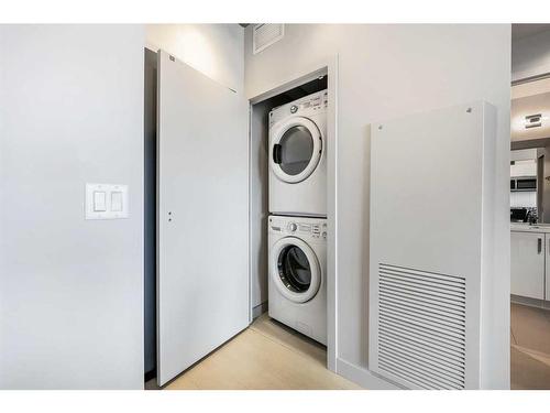 2605-1010 6 Street Sw, Calgary, AB - Indoor Photo Showing Laundry Room