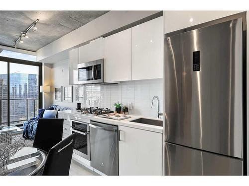 2605-1010 6 Street Sw, Calgary, AB - Indoor Photo Showing Kitchen With Stainless Steel Kitchen With Upgraded Kitchen