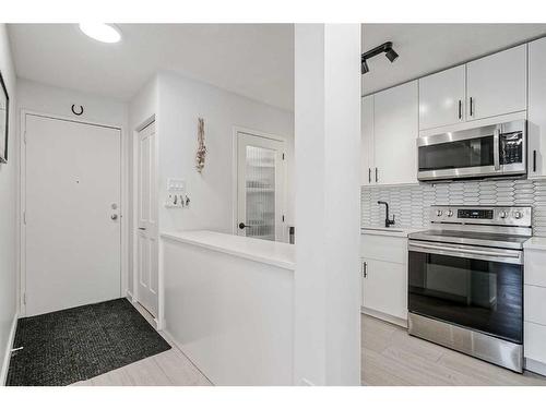 406-1213 13 Avenue Sw, Calgary, AB - Indoor Photo Showing Kitchen