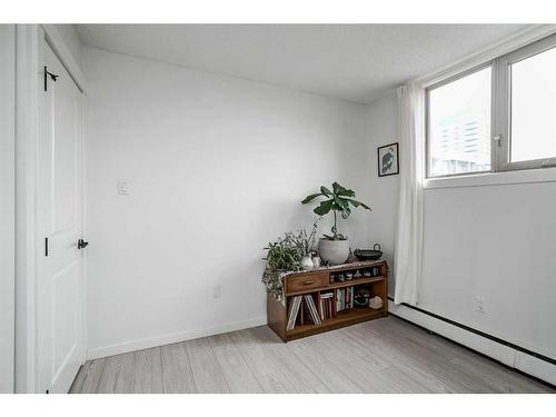 406-1213 13 Avenue Sw, Calgary, AB - Indoor Photo Showing Other Room