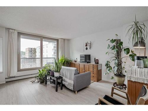 406-1213 13 Avenue Sw, Calgary, AB - Indoor Photo Showing Living Room