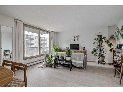 406-1213 13 Avenue Sw, Calgary, AB - Indoor Photo Showing Living Room