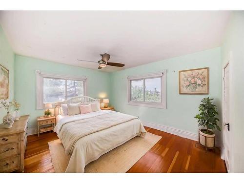 224 1 Avenue Ne, Airdrie, AB - Indoor Photo Showing Bedroom