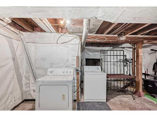 224 1 Avenue Ne, Airdrie, AB - Indoor Photo Showing Laundry Room