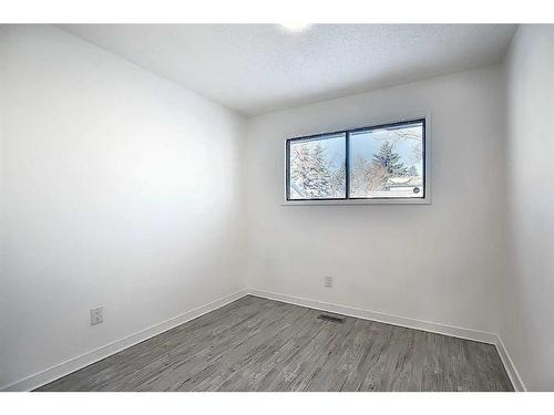 5607 Rundlehorn Drive Ne, Calgary, AB - Indoor Photo Showing Other Room