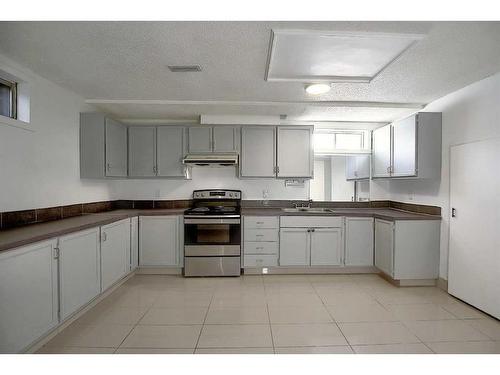 5607 Rundlehorn Drive Ne, Calgary, AB - Indoor Photo Showing Kitchen