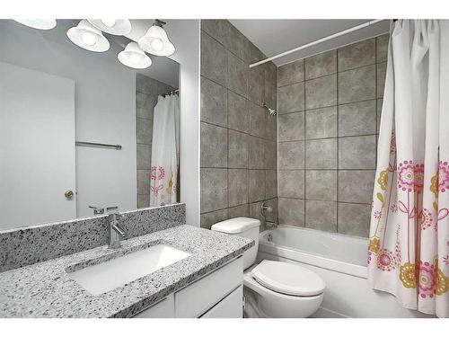 5607 Rundlehorn Drive Ne, Calgary, AB - Indoor Photo Showing Bathroom