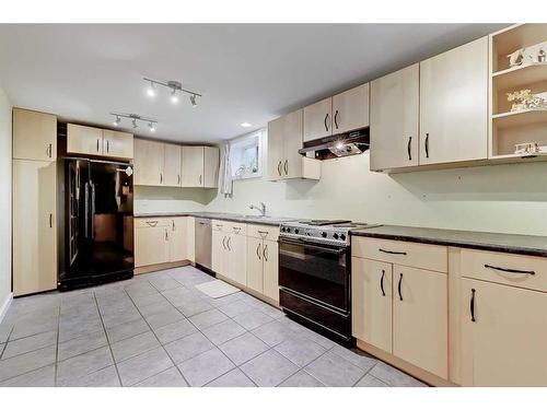 6424 18 Street Se, Calgary, AB - Indoor Photo Showing Kitchen