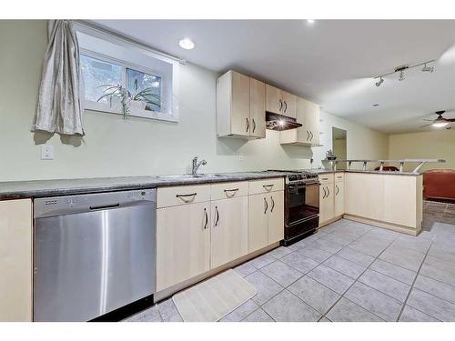 6424 18 Street Se, Calgary, AB - Indoor Photo Showing Kitchen