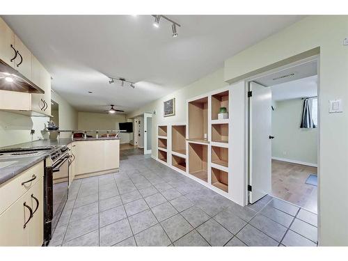 6424 18 Street Se, Calgary, AB - Indoor Photo Showing Kitchen