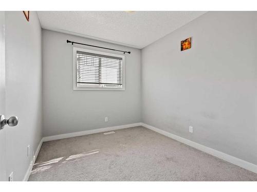 252 Pantego Lane Nw, Calgary, AB - Indoor Photo Showing Other Room