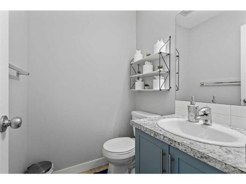 252 Pantego Lane Nw, Calgary, AB - Indoor Photo Showing Bathroom