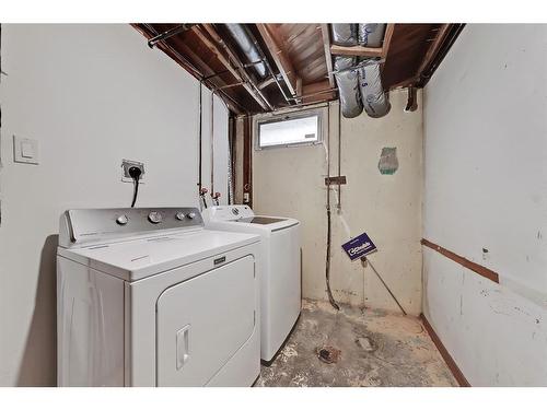 2629 And 2631 25 Avenue Sw, Calgary, AB - Indoor Photo Showing Laundry Room