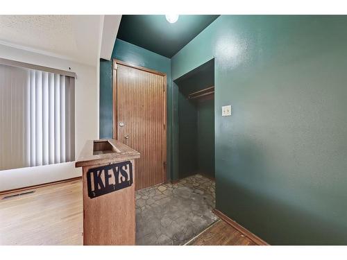 2629 And 2631 25 Avenue Sw, Calgary, AB - Indoor Photo Showing Other Room