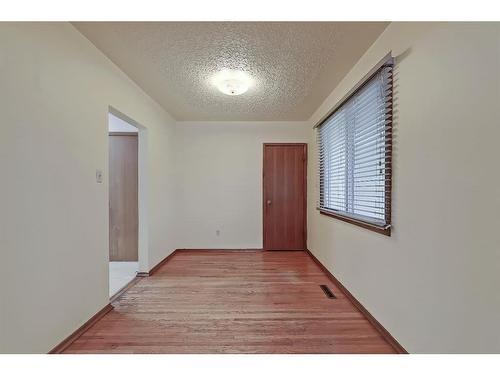 2629 And 2631 25 Avenue Sw, Calgary, AB - Indoor Photo Showing Other Room