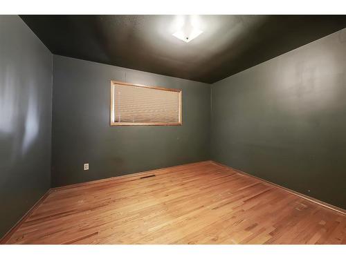 2629 And 2631 25 Avenue Sw, Calgary, AB - Indoor Photo Showing Other Room