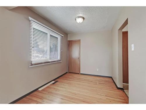 2629 And 2631 25 Avenue Sw, Calgary, AB - Indoor Photo Showing Other Room